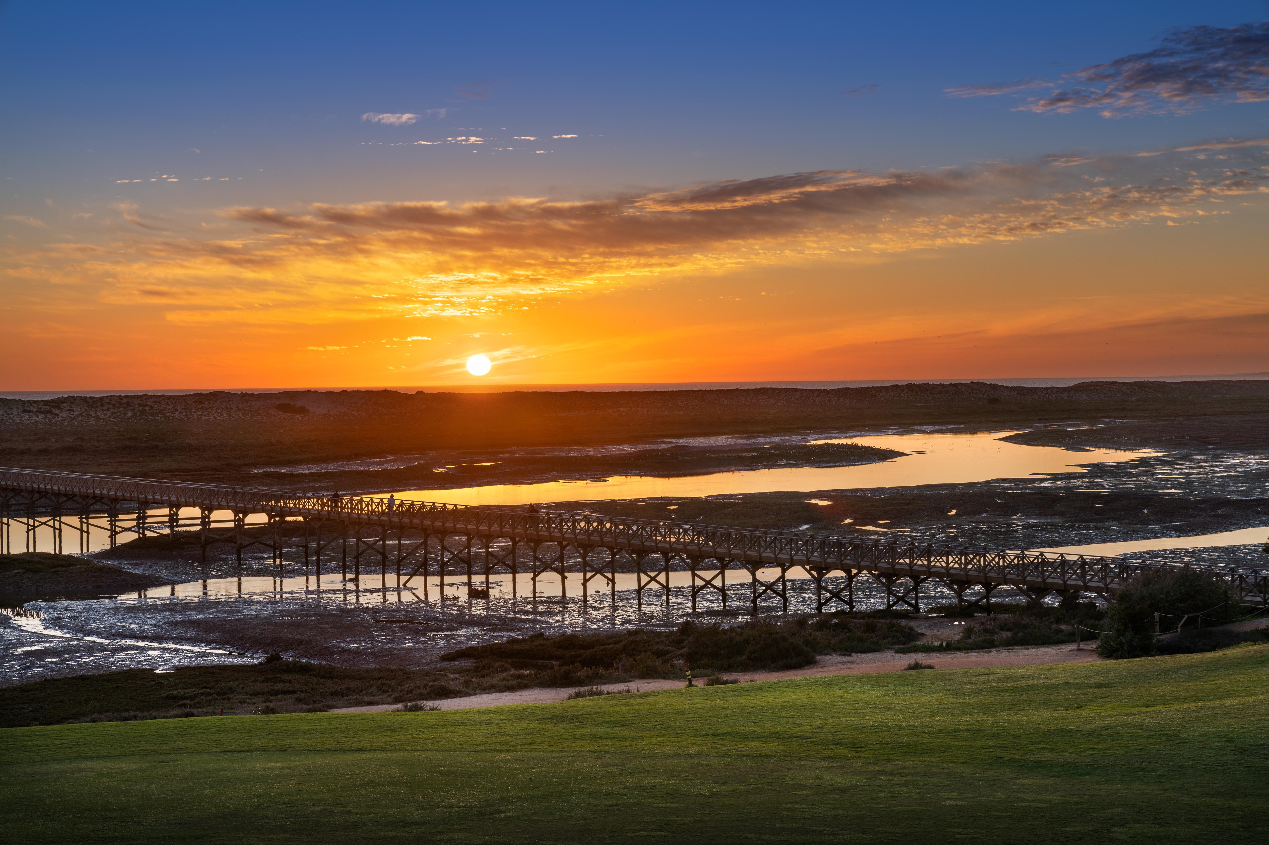 Wyndham Grand Algarve Ξενοδοχείο Quinta do Lago Εξωτερικό φωτογραφία Sunset over the San Marcos River